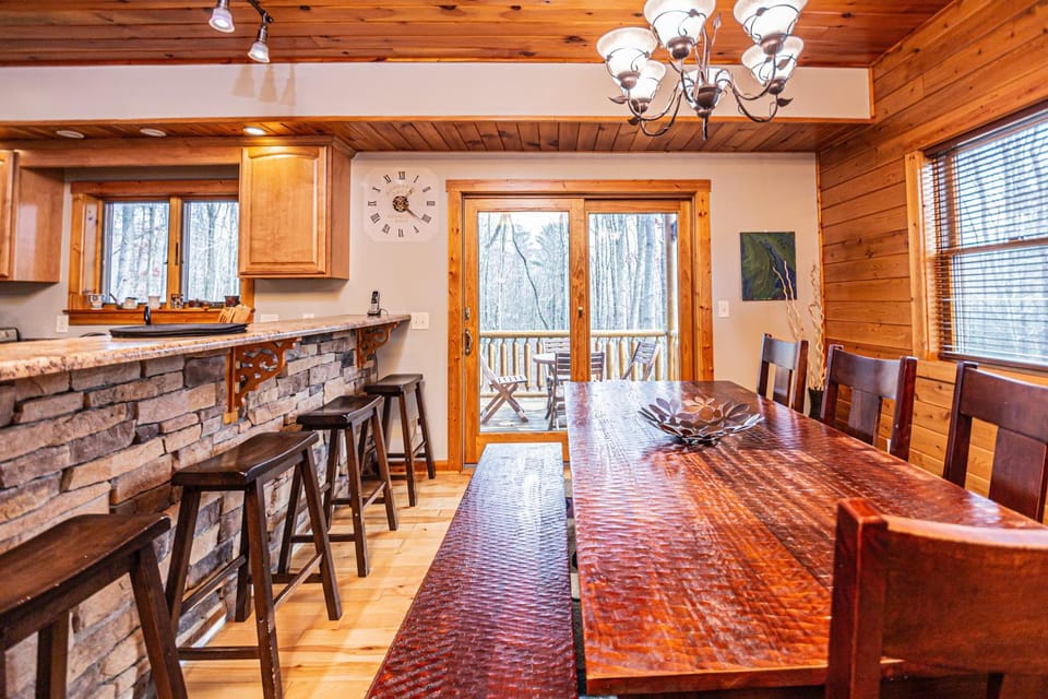 View (from property/room), Kitchen or kitchenette, Seating area, Dining area, Garden view, furniture