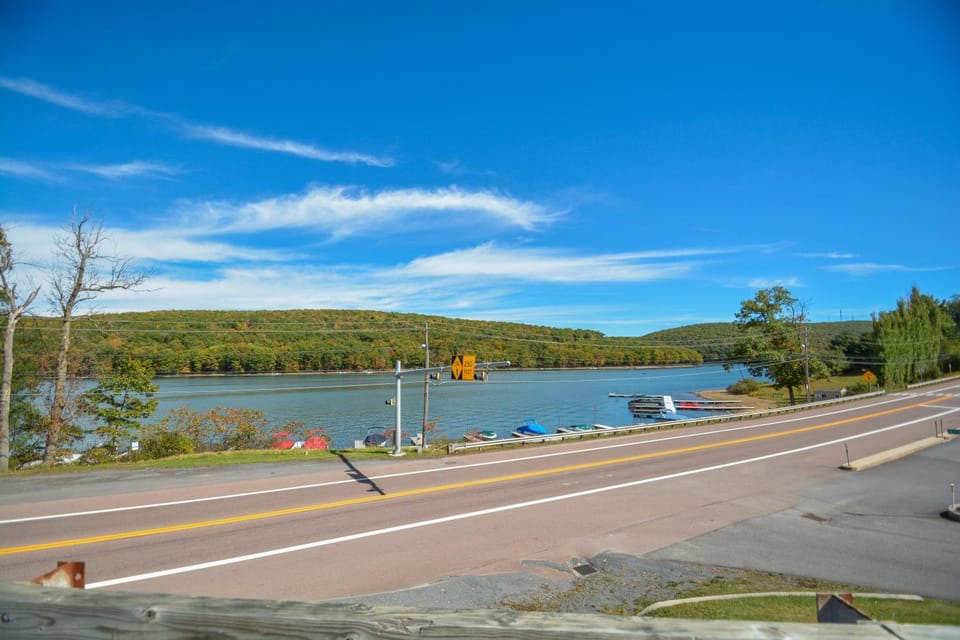 Neighbourhood, Natural landscape, Canoeing, Lake view