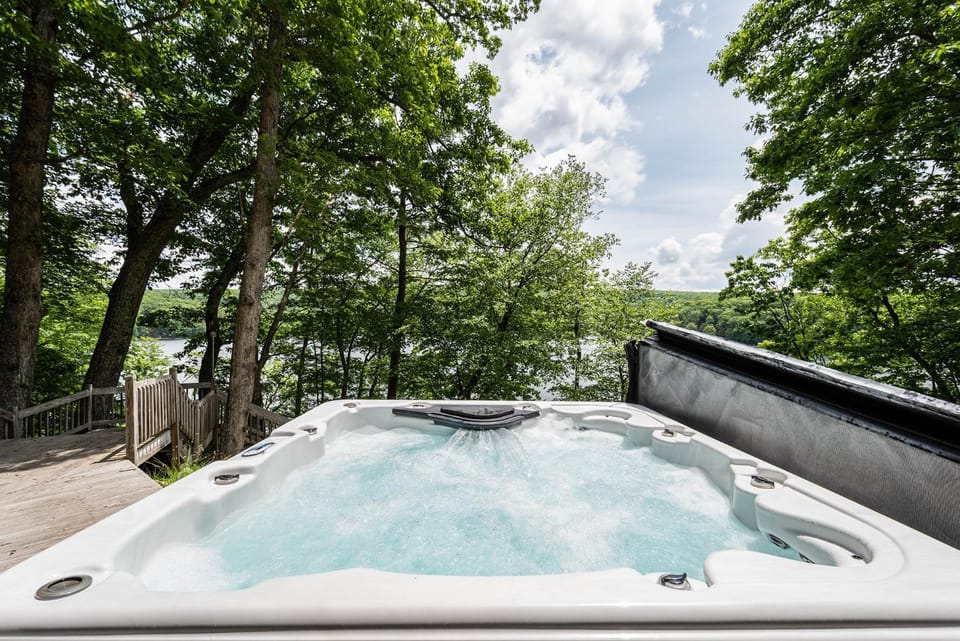 Natural landscape, Hot Tub, View (from property/room), Garden view, Lake view