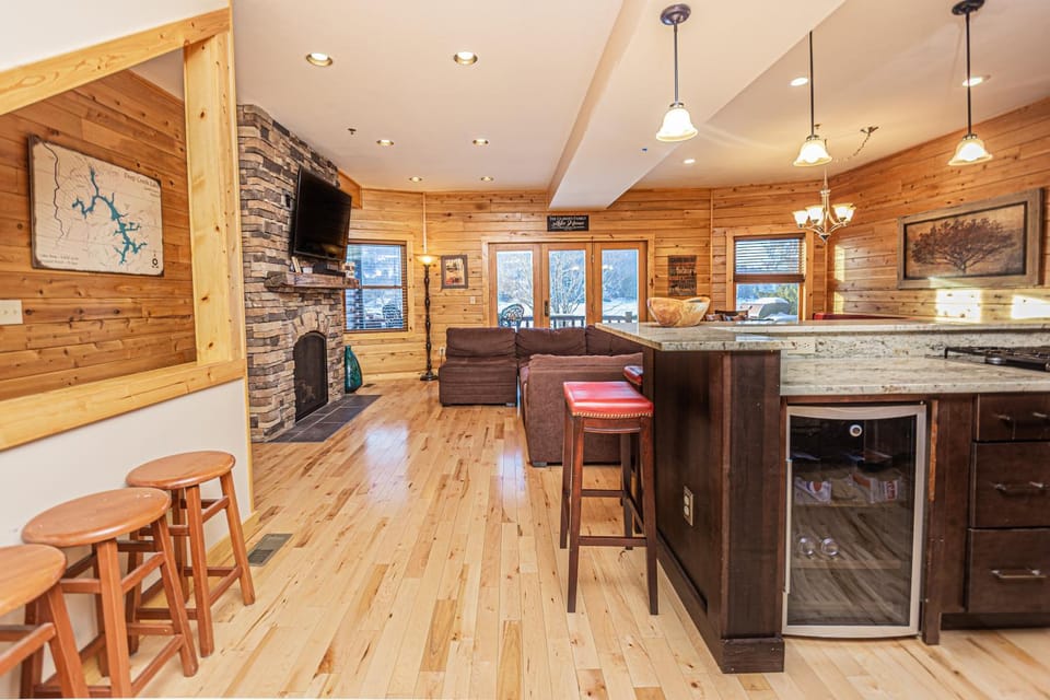 TV and multimedia, Kitchen or kitchenette, Living room, Seating area, fireplace, furniture, minibar