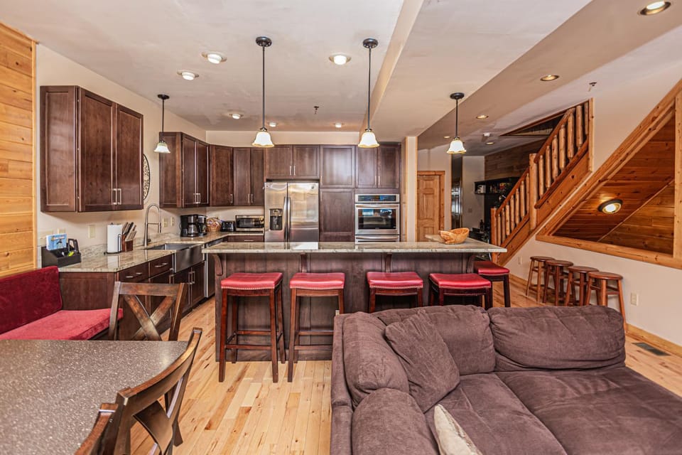 Kitchen or kitchenette, Living room, Seating area, Dining area, furniture, microwave, oven, stove