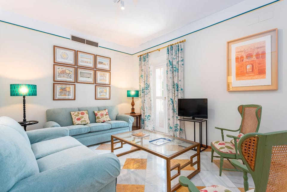 Communal lounge/ TV room, Living room, Evening entertainment