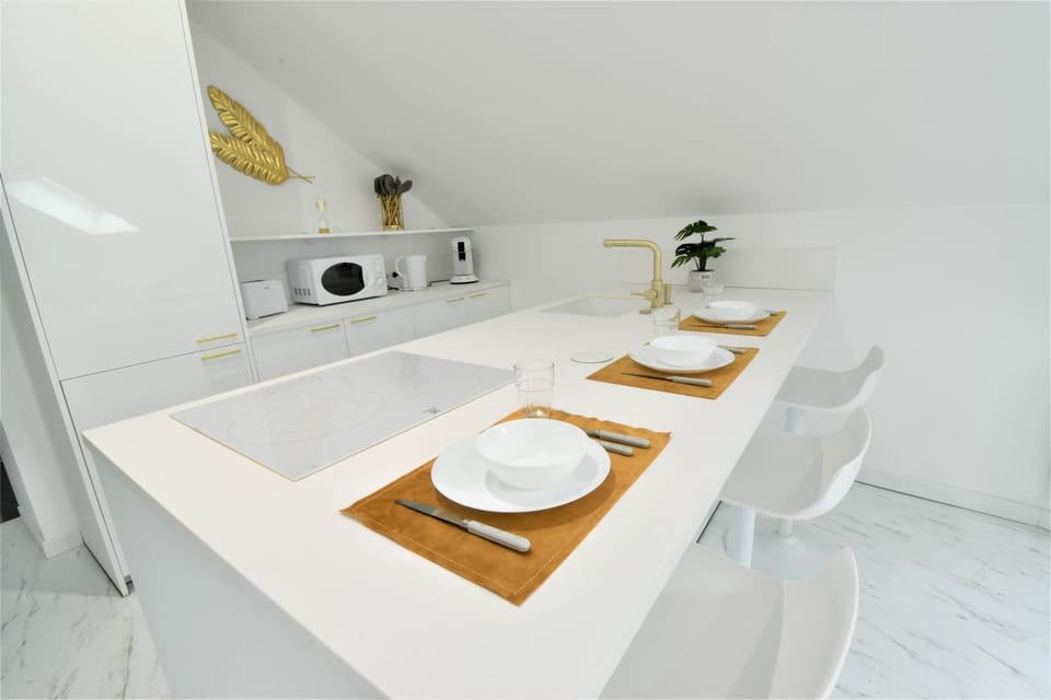 Kitchen or kitchenette, Dining area, minibar, pet friendly, stove