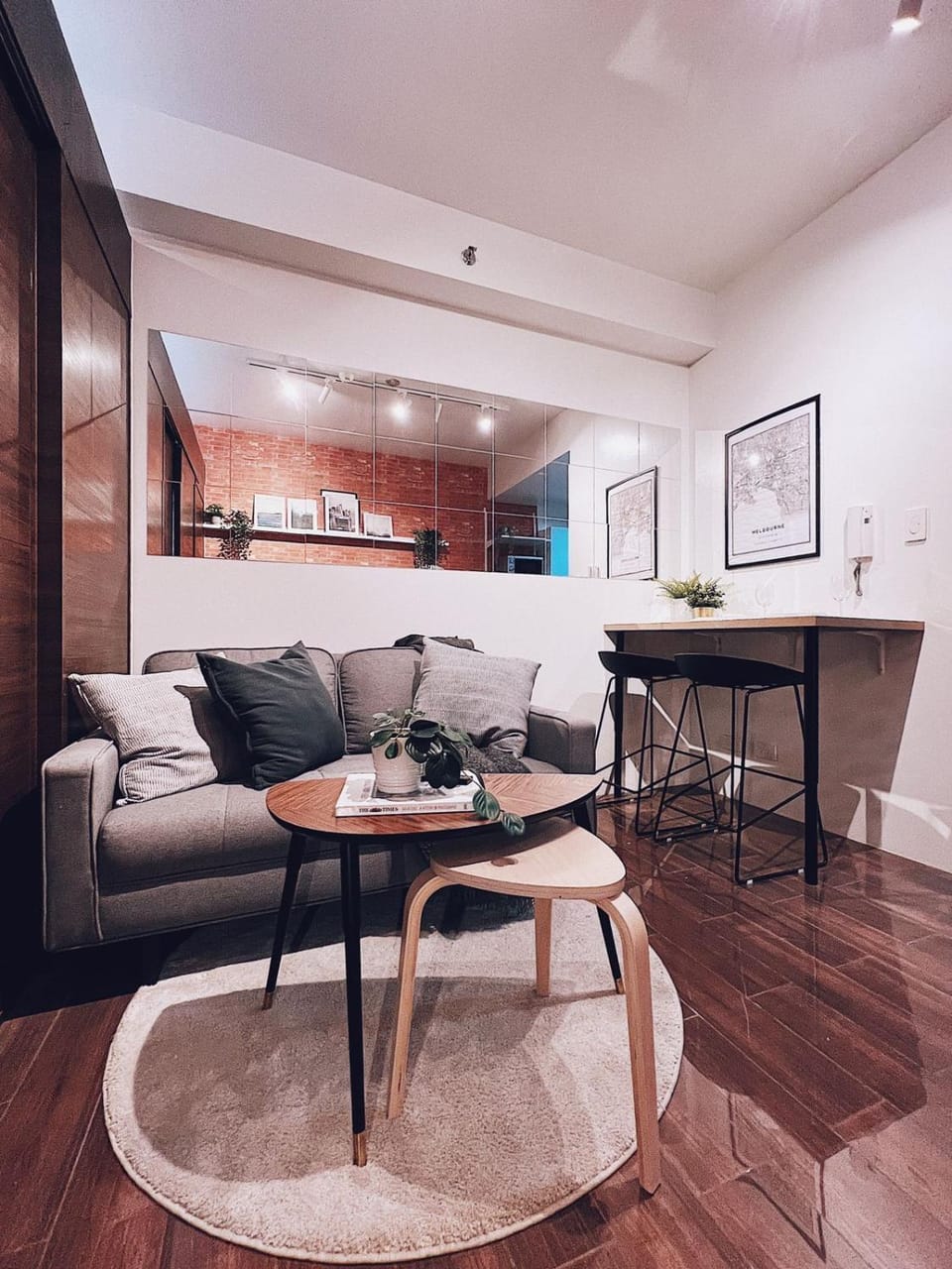 Seating area, Dining area
