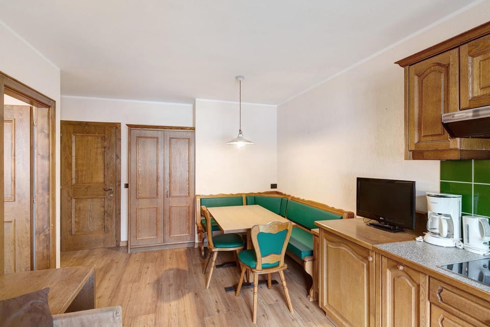 Property building, Kitchen or kitchenette, Living room