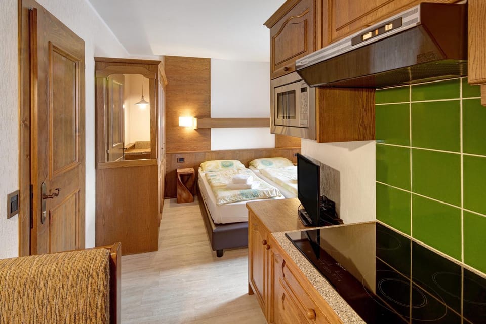 Kitchen or kitchenette, Living room