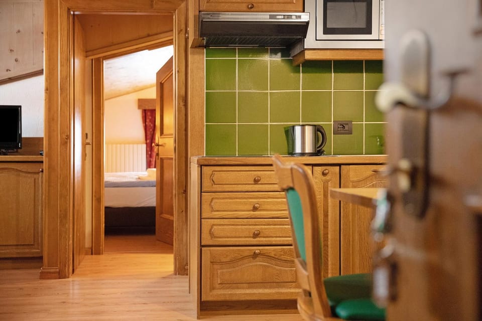 Kitchen or kitchenette, Living room
