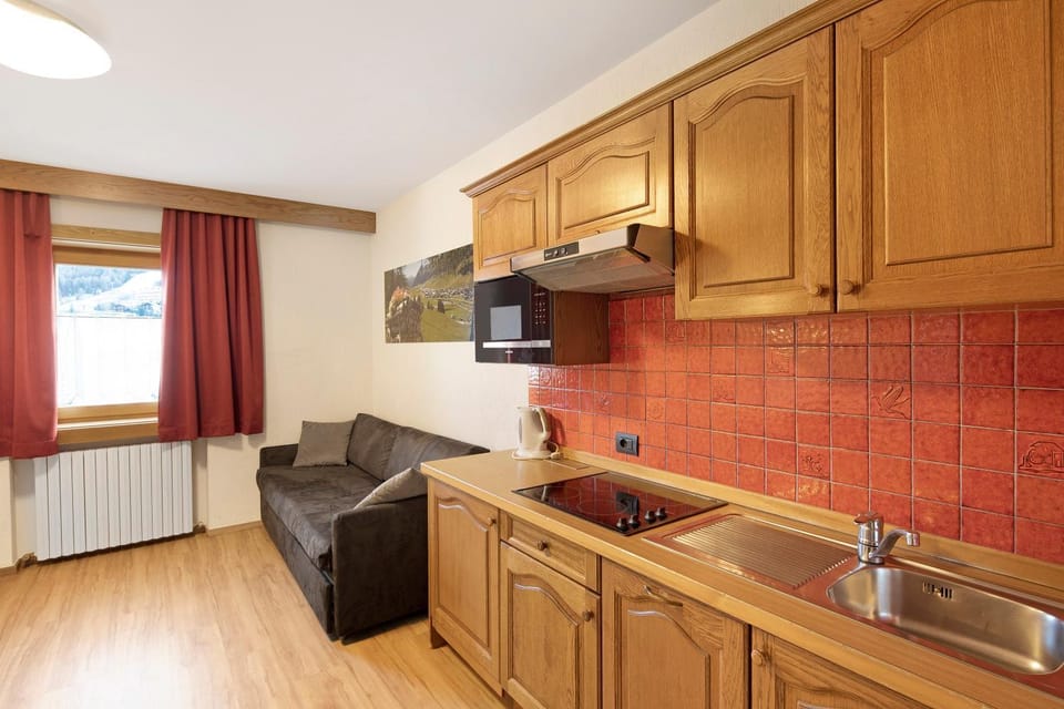 Property building, Kitchen or kitchenette, Living room