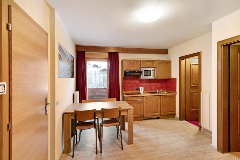 Property building, Kitchen or kitchenette, Living room