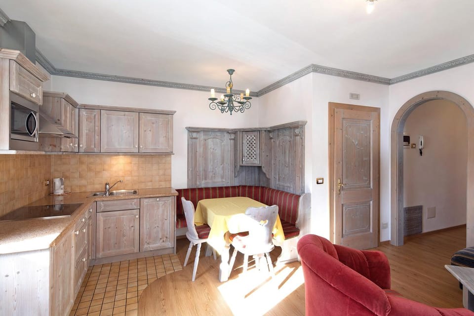 Property building, Kitchen or kitchenette, Living room