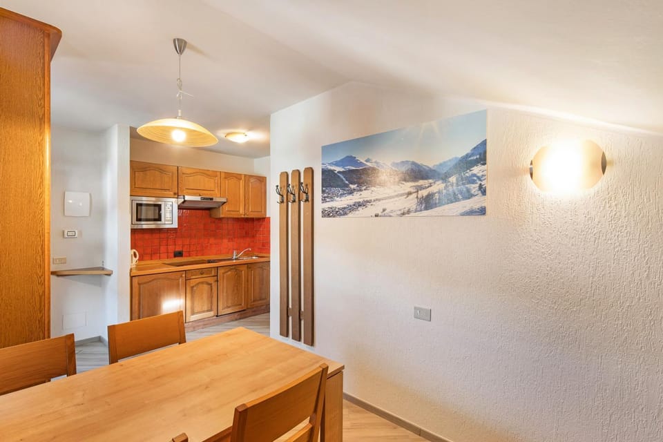 Property building, Kitchen or kitchenette, Living room