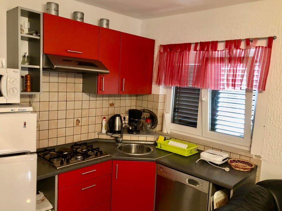 Coffee/tea facilities, Kitchen or kitchenette, dishwasher, minibar, stove, toaster
