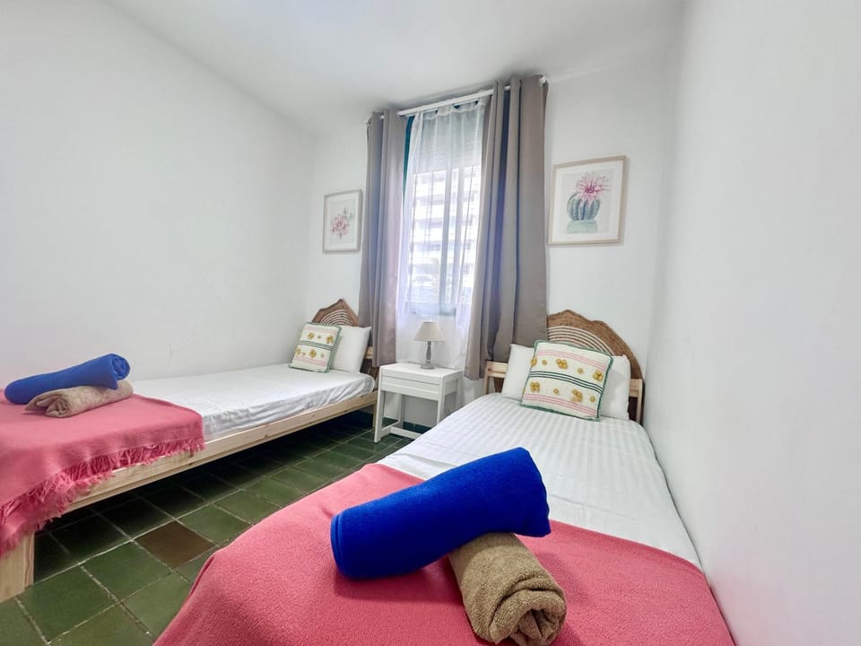 2The Best Location - Las Américas & Parking Apartment in Playa de las Americas