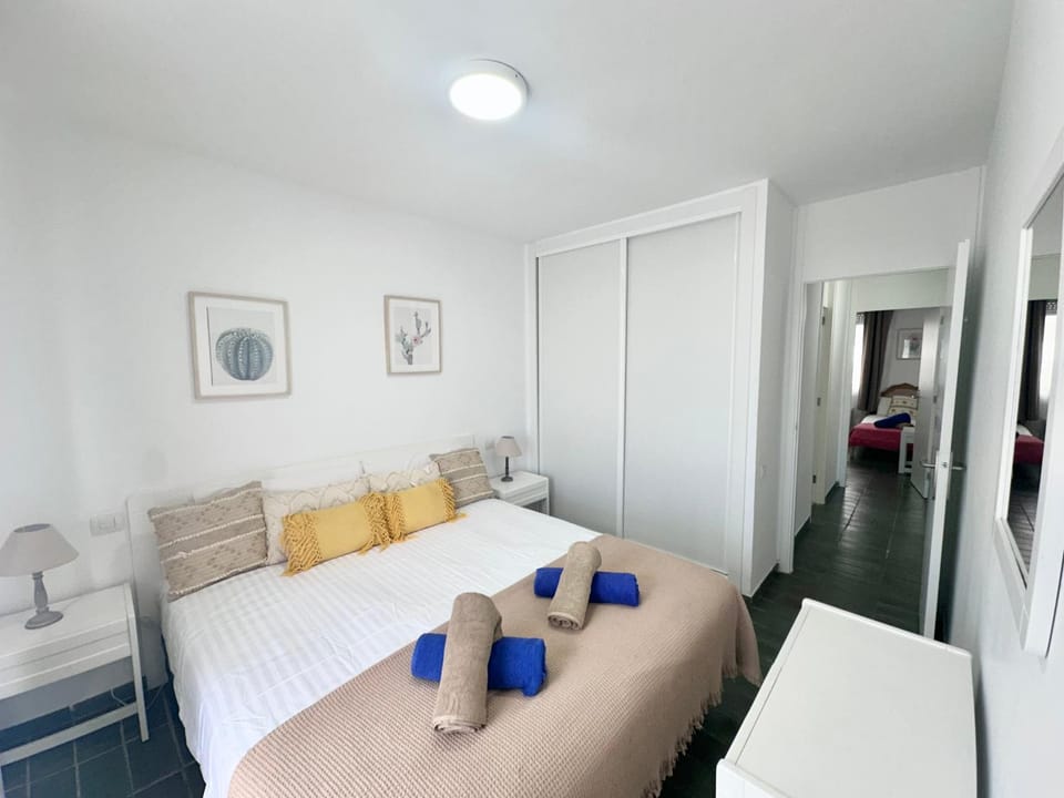 2The Best Location - Las Américas & Parking Apartment in Playa de las Americas
