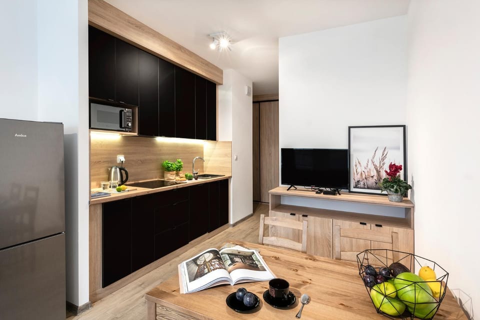 Kitchen or kitchenette, Dining area, minibar, stove
