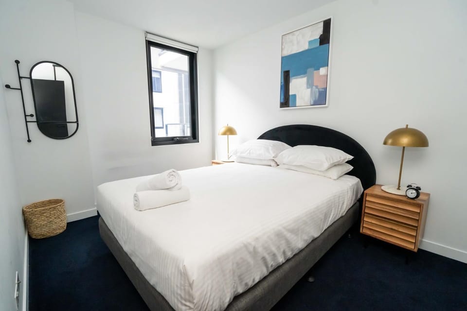 Idyllic 1-Bed Near Popular Shopping Streets Apartment in Melbourne