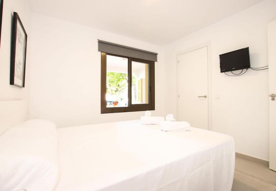 Property building, Living room, Bedroom