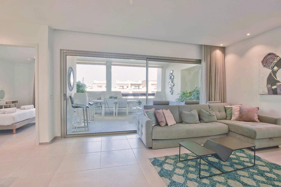 Communal lounge/ TV room, Living room