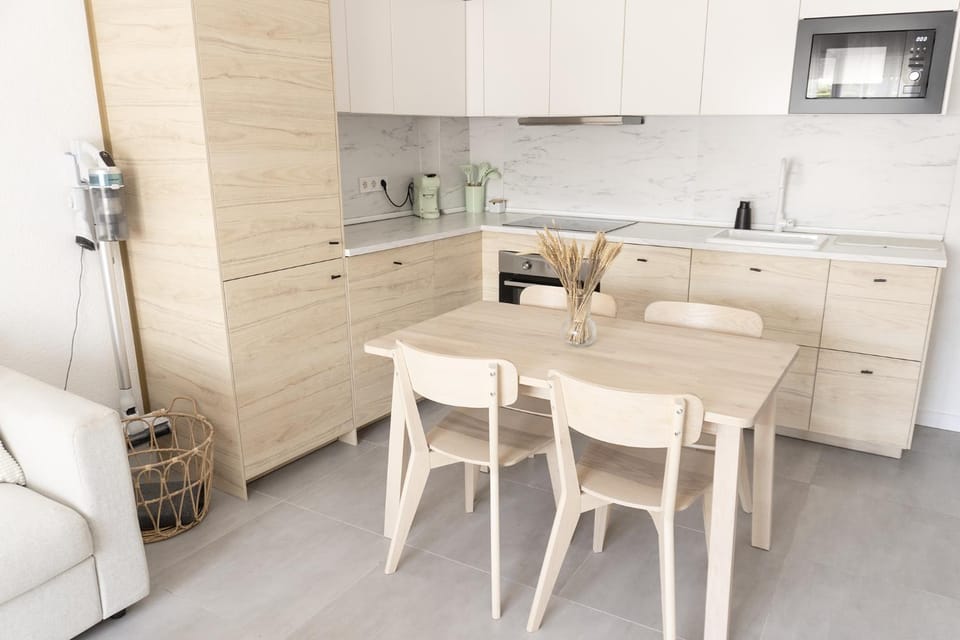 Kitchen or kitchenette, Dining area, minibar, pet friendly, stove