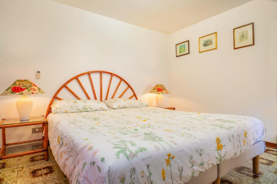 Property building, Living room, Bedroom