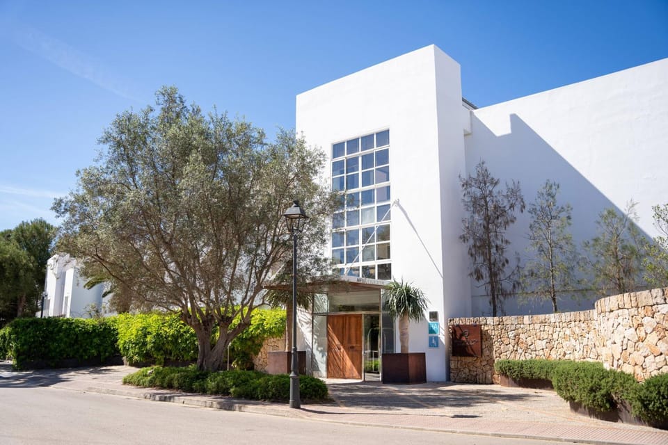 Facade/entrance, Garden