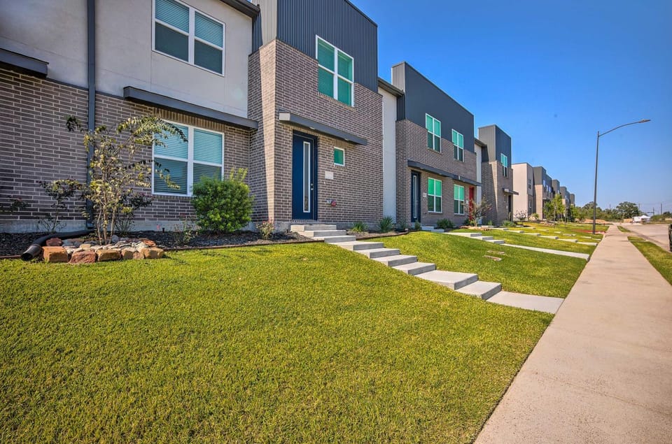 College Station Townhome w/ Furnished Patio! House in College Station