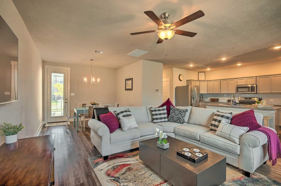 College Station Townhome w/ Furnished Patio! House in College Station