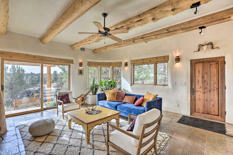 Adobe Home - River & Mtn Views w/ Hot Tub! House in Oregon