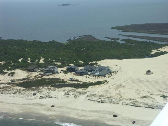 Y1485- Sunnybank House in Carova Beach