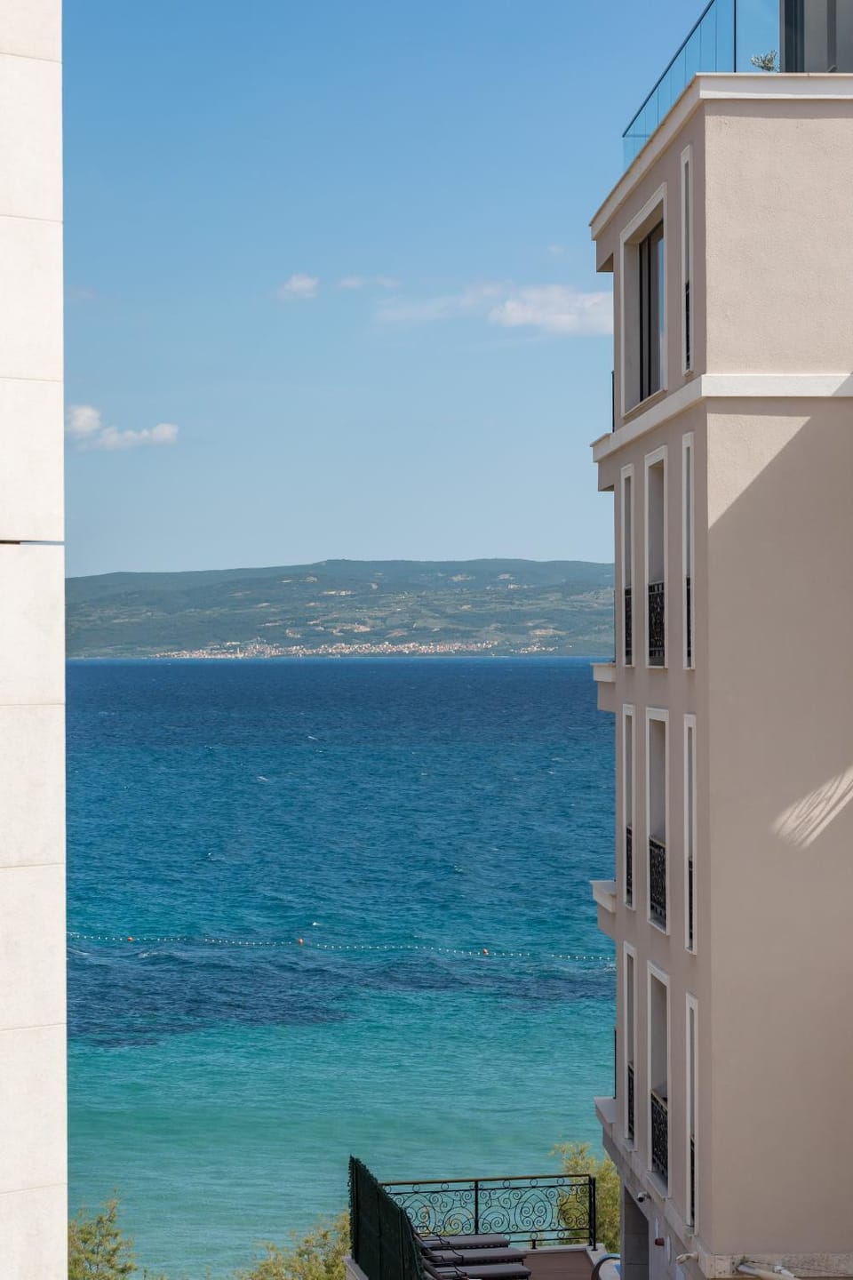 Bačvice - 2 BR , terrace,3 air conditioners, parking,elevator 3 minutes to the beach Apartment in Split