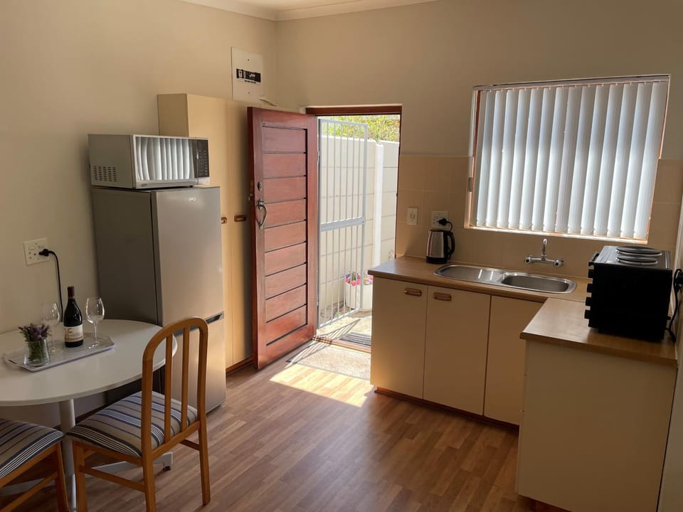 Bob-Bob's Cottage Apartment in Cape Town