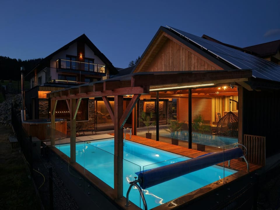 Nad Zalew dom z basenem letnim, jacuzzi i sauną, jezioro i trasa Velo Czorsztyn w pobliżu Villa in Lesser Poland Voivodeship