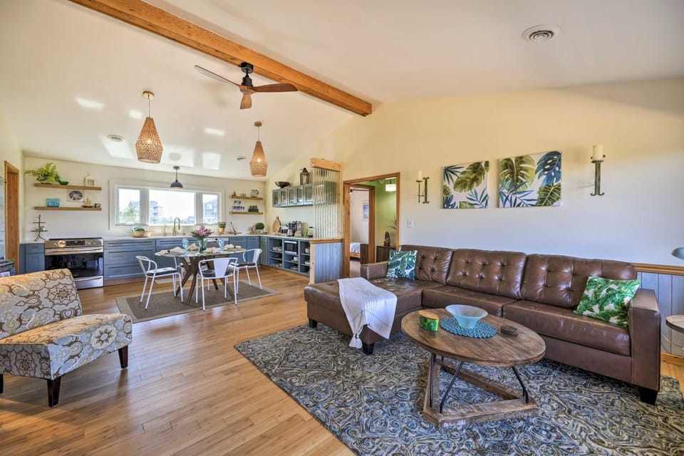 Walk to Bay & Boat Launch: Beach House in Avon House in Avon