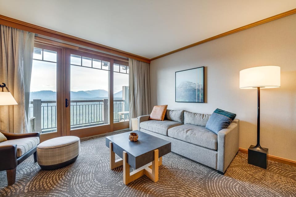 Mountain Views & Pool Access: Cle Elum Condo! House in Kittitas County