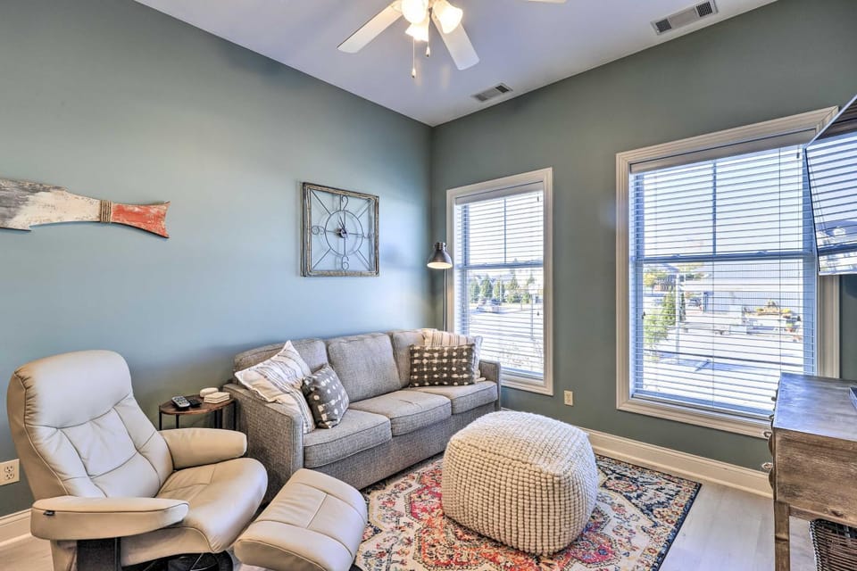 Dtwn Ludington Condo: Balcony, Walk To Beach! House in Ludington