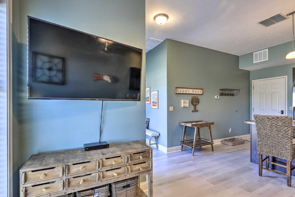 Dtwn Ludington Condo: Balcony, Walk To Beach! House in Ludington