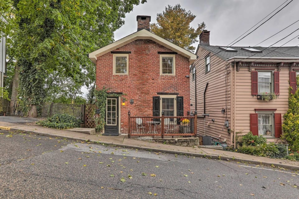 Historic Home in Lambertville: Walk to Bridge House in Lambertville