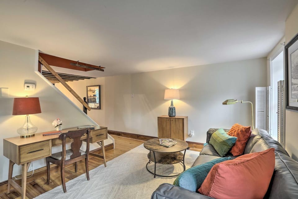 Historic Home in Lambertville: Walk to Bridge House in Lambertville