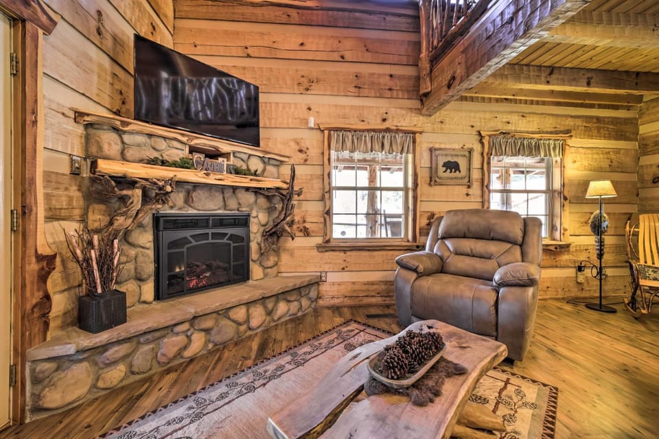 Stunning Creekside Cosby Cabin w/ Deck + Fire Pit! Cabin in Cosby