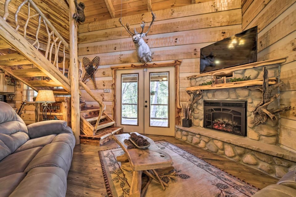 Stunning Creekside Cosby Cabin w/ Deck + Fire Pit! Cabin in Cosby