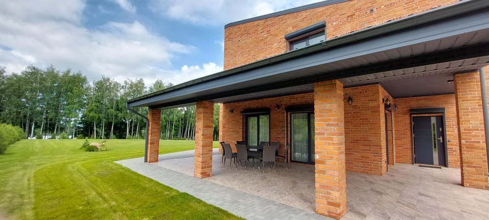 Property building, Patio, Balcony/Terrace