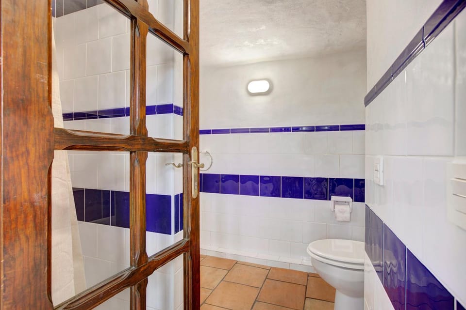 Bathroom, Living room