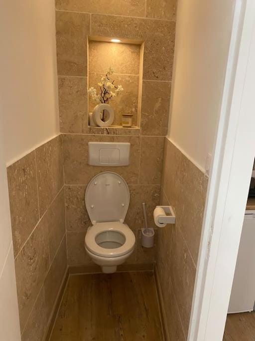 Superbe suite avec jacuzzi patio et sauna Apartment in La Ciotat
