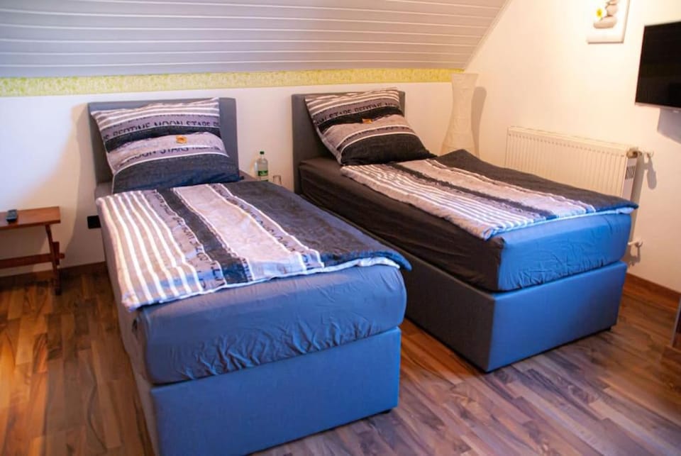 Photo of the whole room, Bedroom