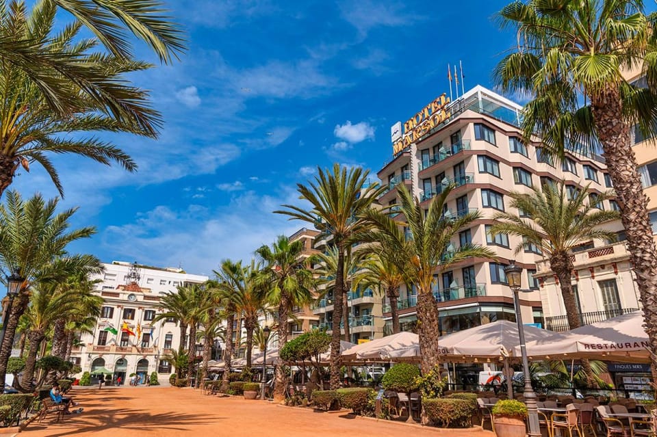 Property building, Nearby landmark, Restaurant/places to eat, Landmark view, Location