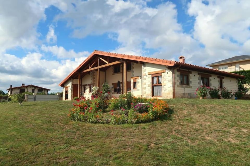 Ven y disfruta en el corazón de Bizkaia-Urdaibai LBI00509 House in Basque Country