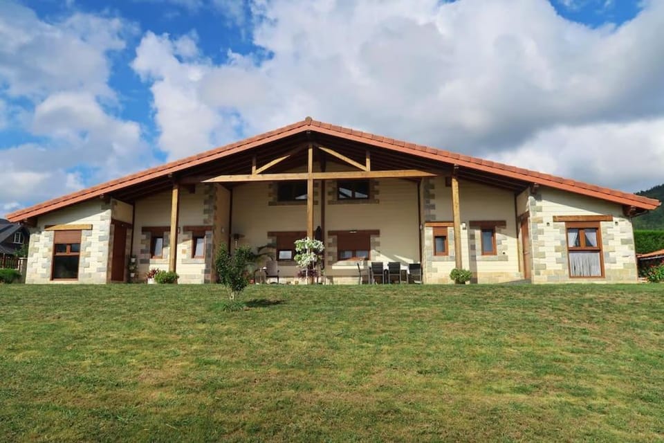 Ven y disfruta en el corazón de Bizkaia-Urdaibai LBI00509 House in Basque Country