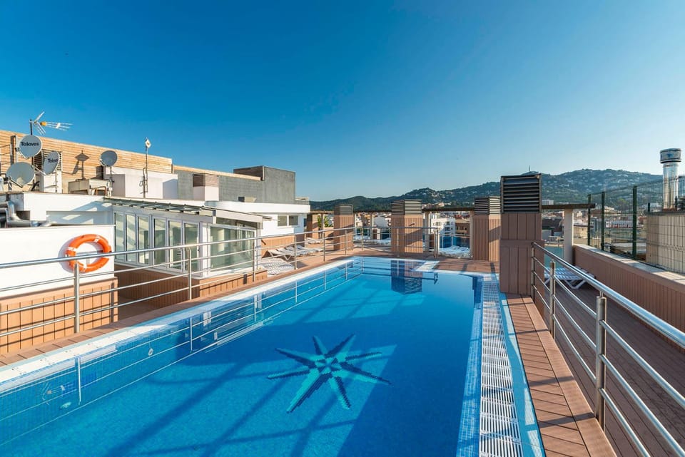 Solarium, Swimming pool, Swimming pool