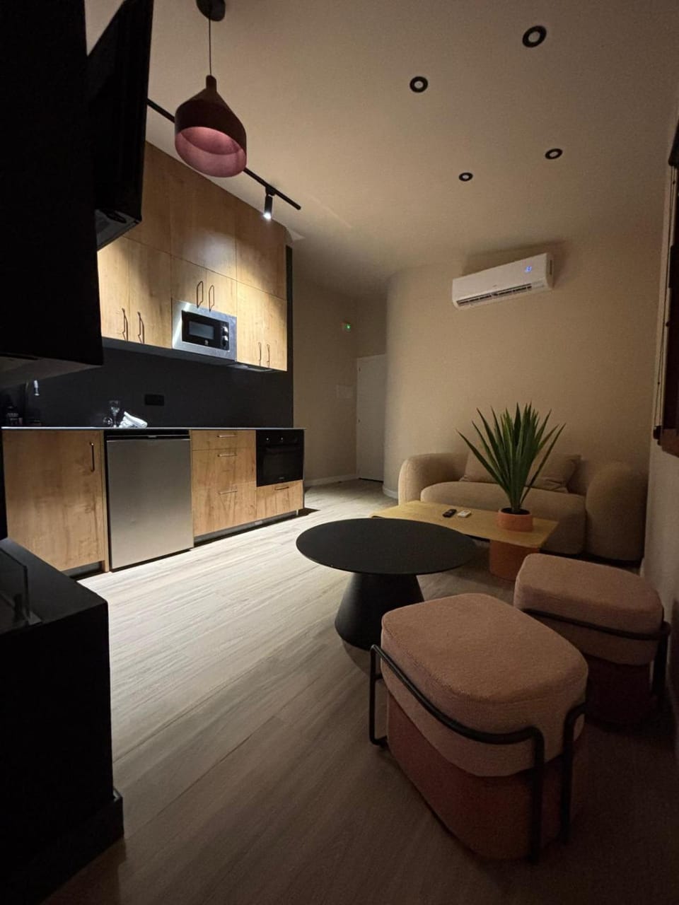 Kitchen or kitchenette, Living room