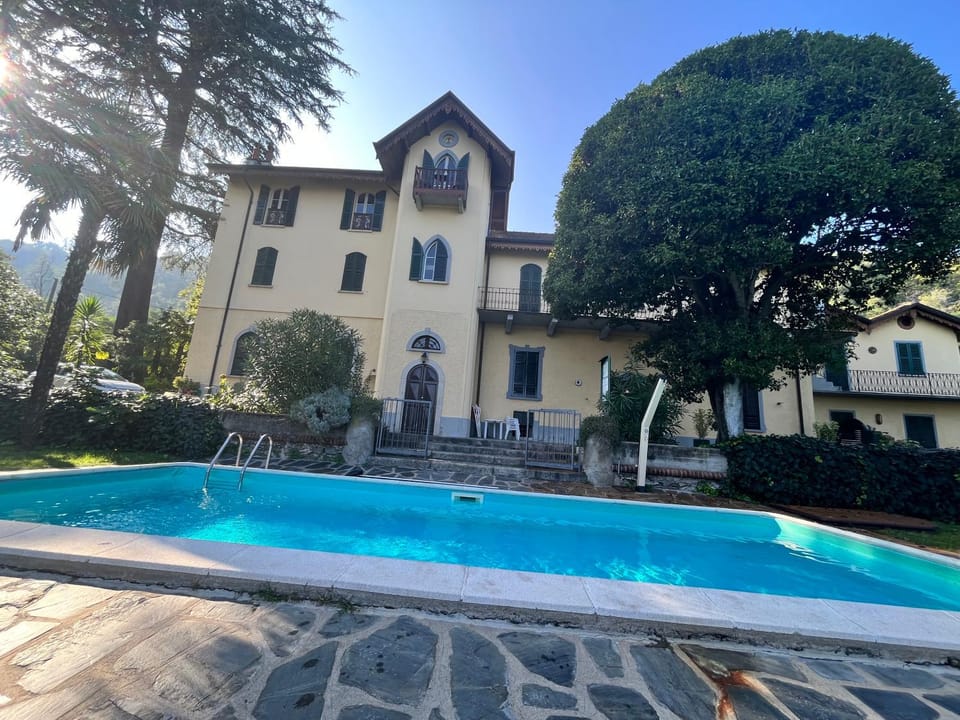 VSC Apartment - Appartamento in villa storica vista lago e piscina Apartment in Lombardy